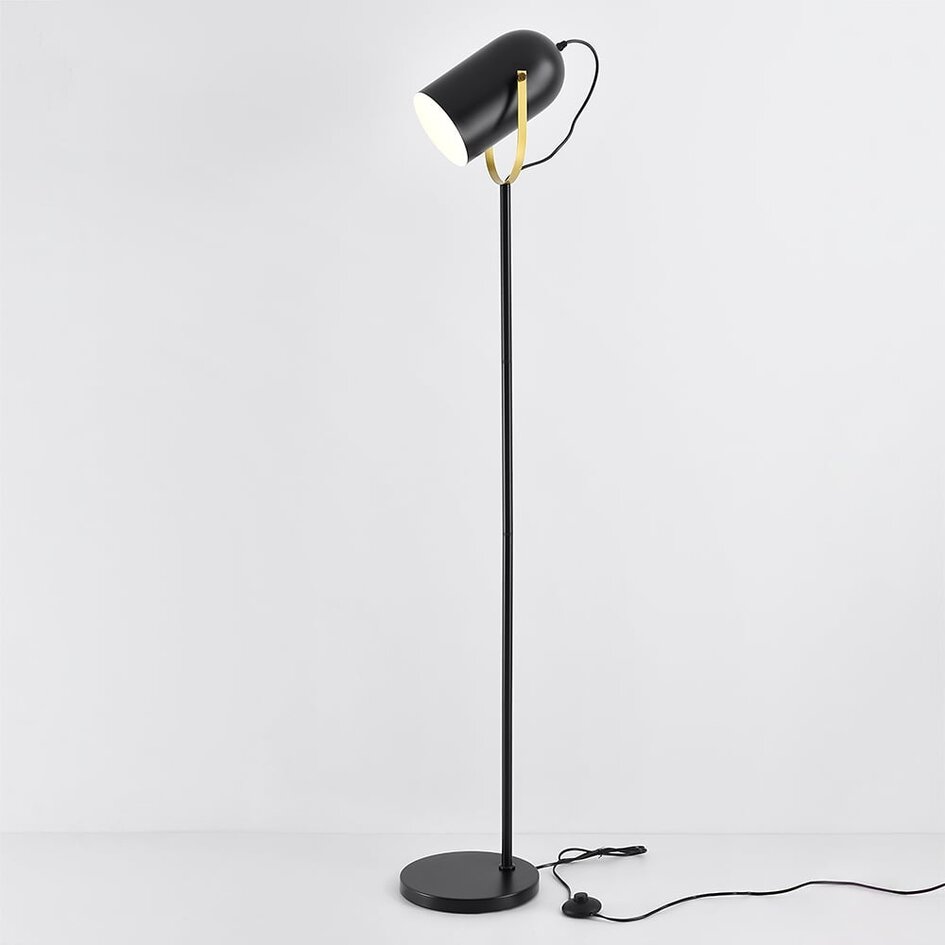 Industriell golvlampa Oslo i svart glänsande metall
