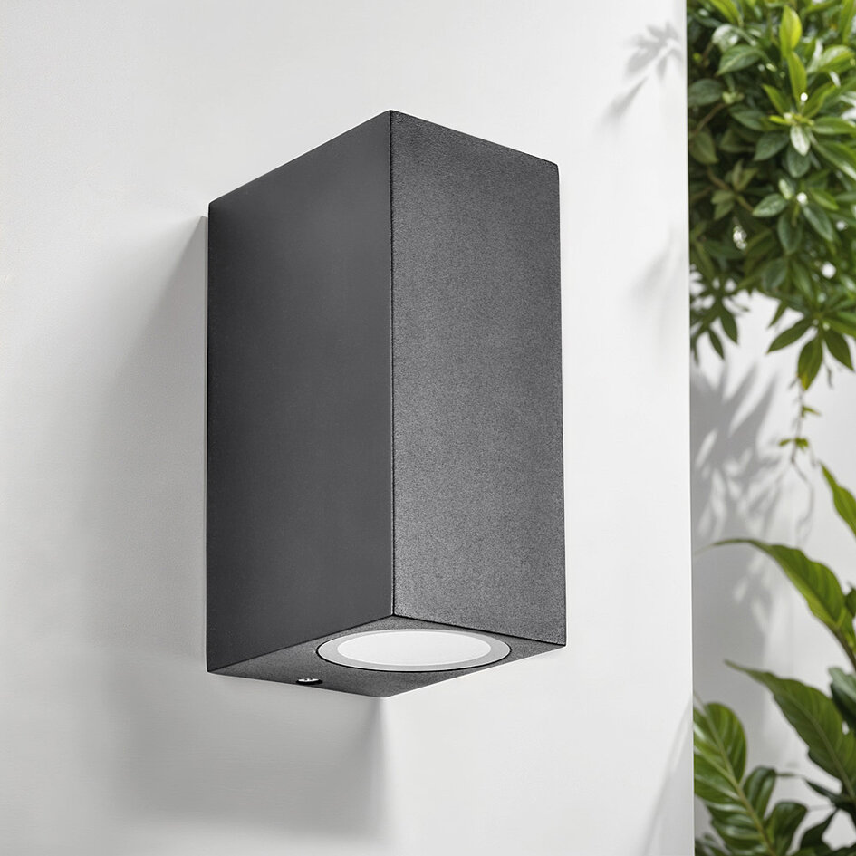 Modern kvadratisk utomhusvägglampa Dutchman - svart
