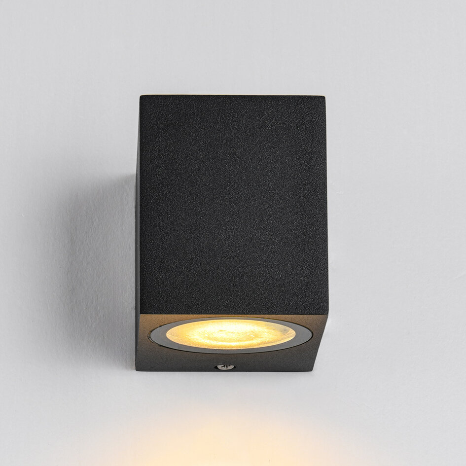 Modern utomhusvägglampa Wolfie - svart och kvadratisk
