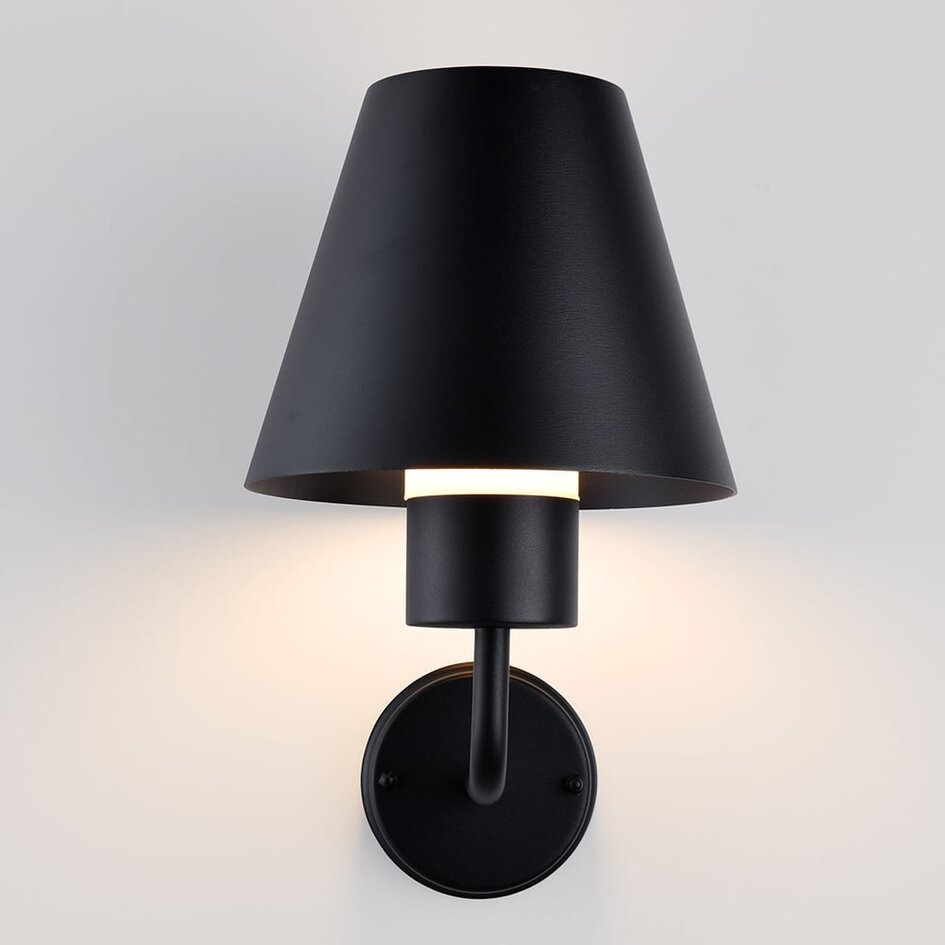 Utomhusvägglampa Michelle - svart med lampskärm