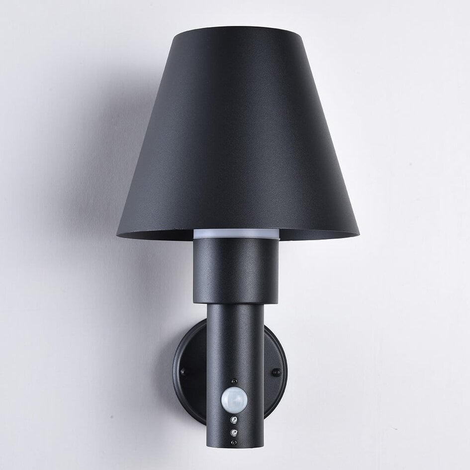 Utomhusvägglampa Marta med lampskärm och rörelsesensor