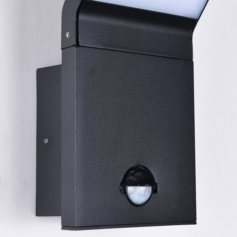 Utomhusvägglampa Franco med rörelsesensor - svart och integrerad LED