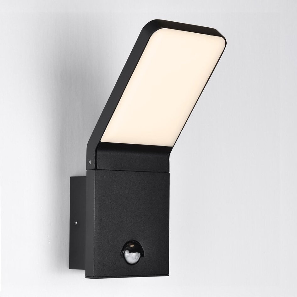 Svart vägglampa Franco med sensor