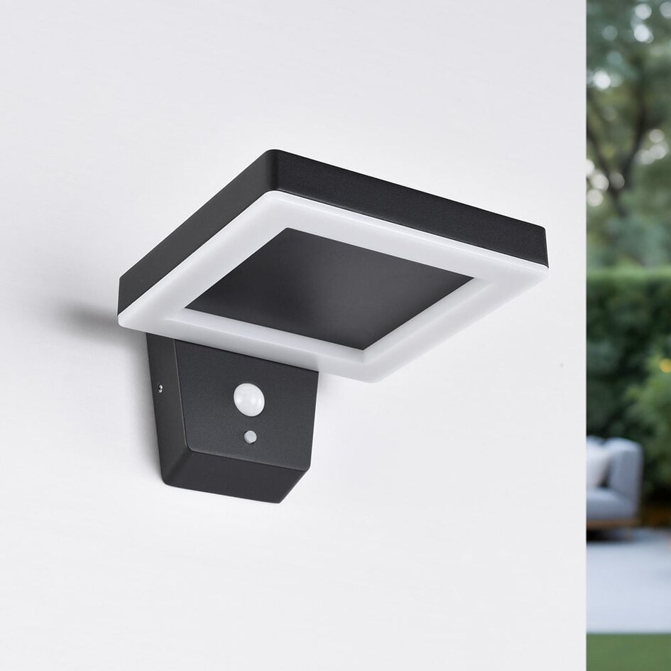 Modern solcellsdriven utomhusvägglampa med sensor Pablo - svart