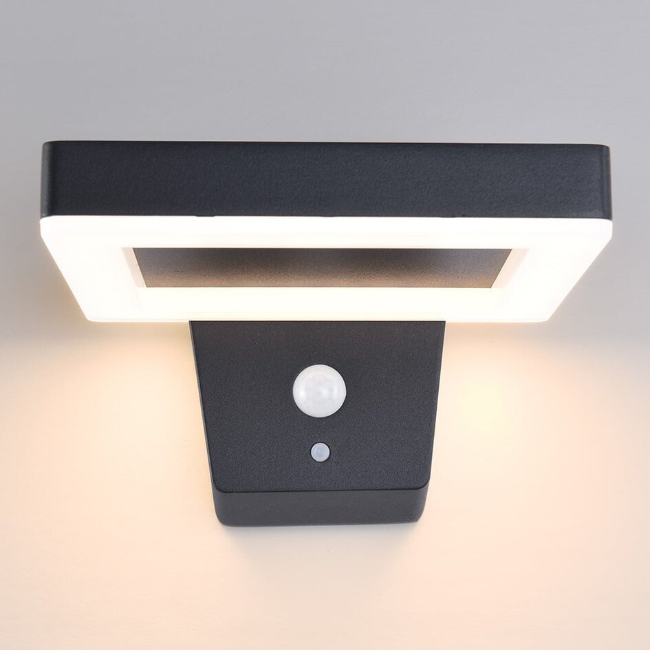 Modern solcellsdriven utomhusvägglampa med sensor Pablo - svart