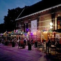 Festbelysning för utomhusbruk på 81 meter med 170 färgade LED-lampor