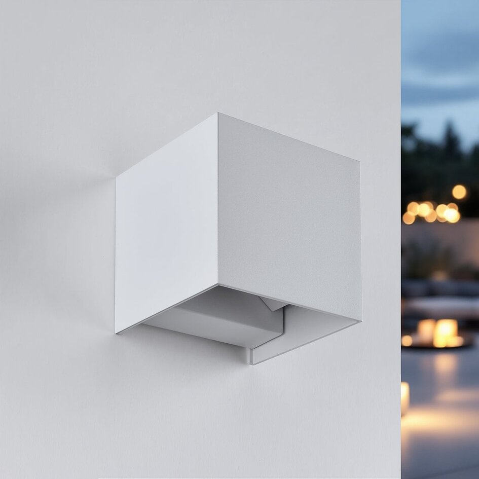 Kvadratisk utomhusvägglampa Oliver - vit med integrerad LED