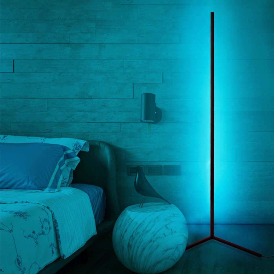 Golvlampa med RGB-belysning och fjärrkontroll