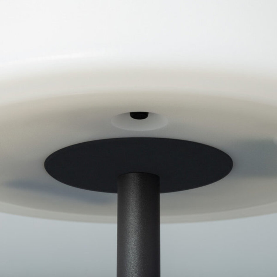 Solcellsdriven bordslampa Helios - Utrustad med integrerad LED