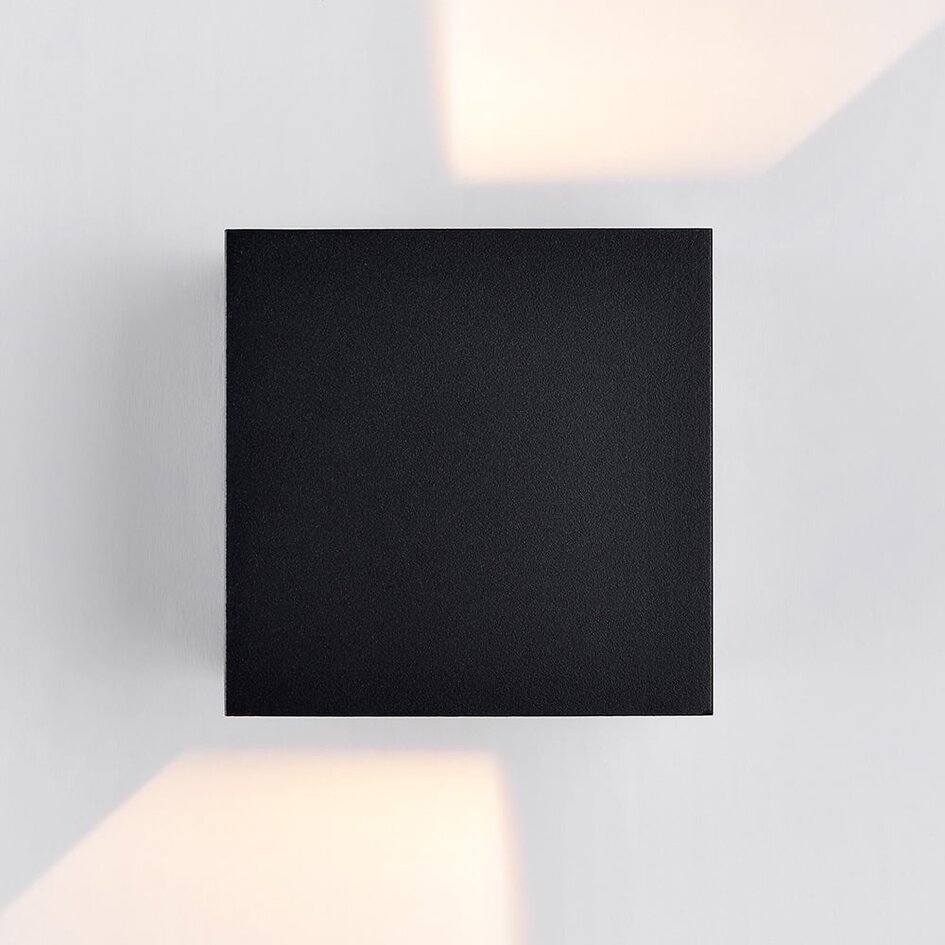 Smart utomhusvägglampa Daisy med Tuya wifi - mattsvart med integrerad LED