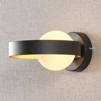 Vägglampa Carlos i svart med bladguld