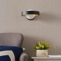 Vägglampa Carlos i svart med bladguld