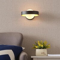 Vägglampa Carlos i svart med bladguld