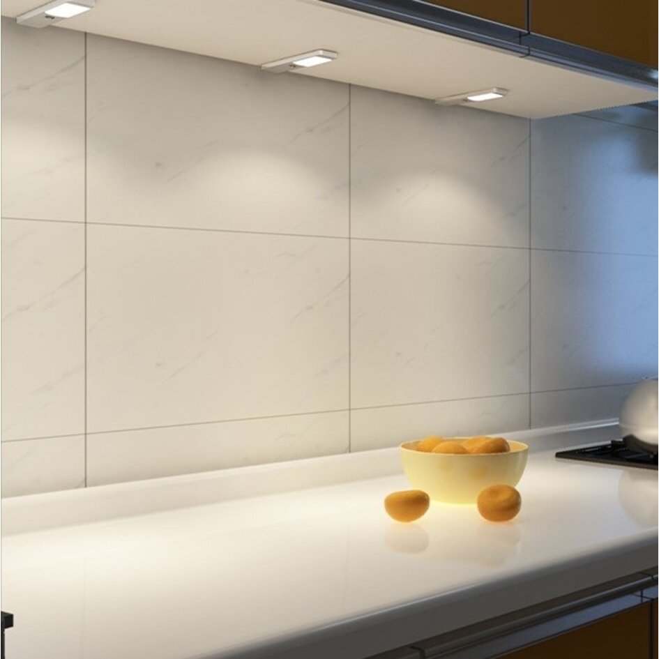 Utanpåliggande LED-spotlight Lex för skåpsbelysning - silvergrå med sensor