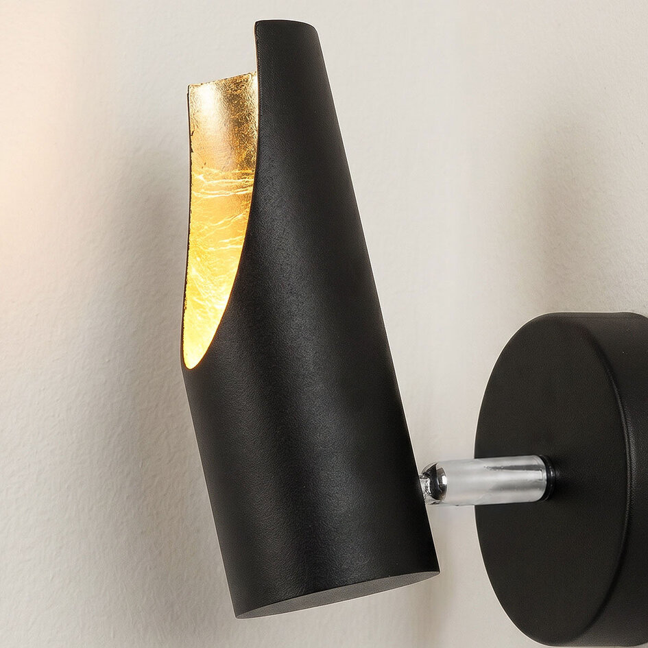 Vägglampa Memphis, mattsvart med guldfärgad insida