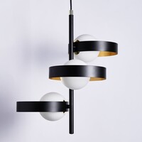 Modern pendellampa James med tre lampor, matt glas och guld