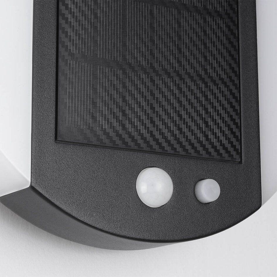 Modern solcellsdriven utomhusvägglampa med sensor i svart - Blitz