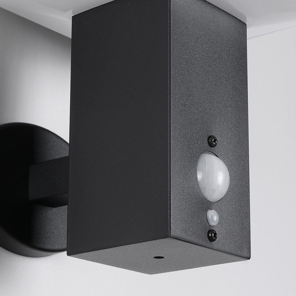 Modern solcellsvägglampa för utomhusbruk i svart med sensor - Aila