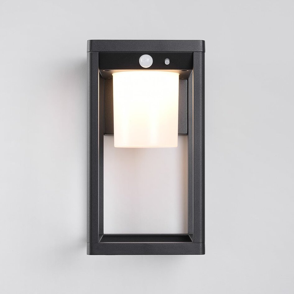 Solcellsvägglampa för utomhusbruk med sensor i svart - Lucian