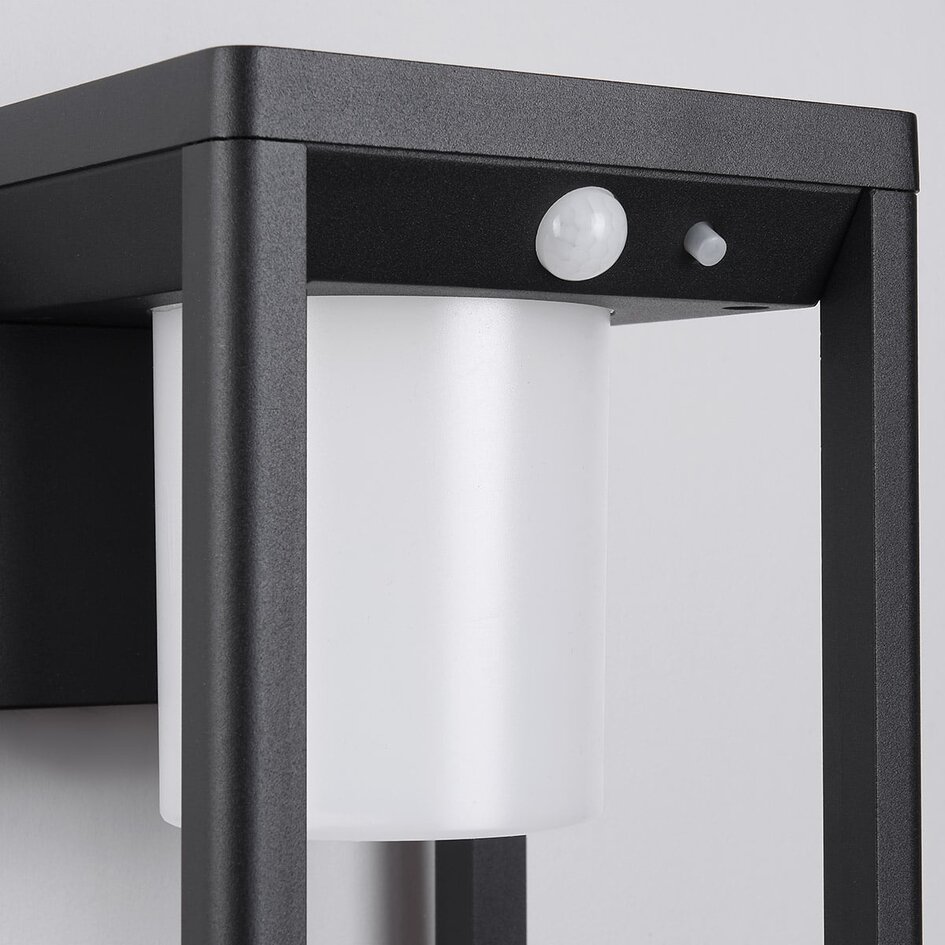 Solcellsvägglampa för utomhusbruk med sensor i svart - Lucian