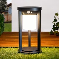 Solcellsdriven stående utomhuslampa Chiara med sensor - svart med integrerad LED