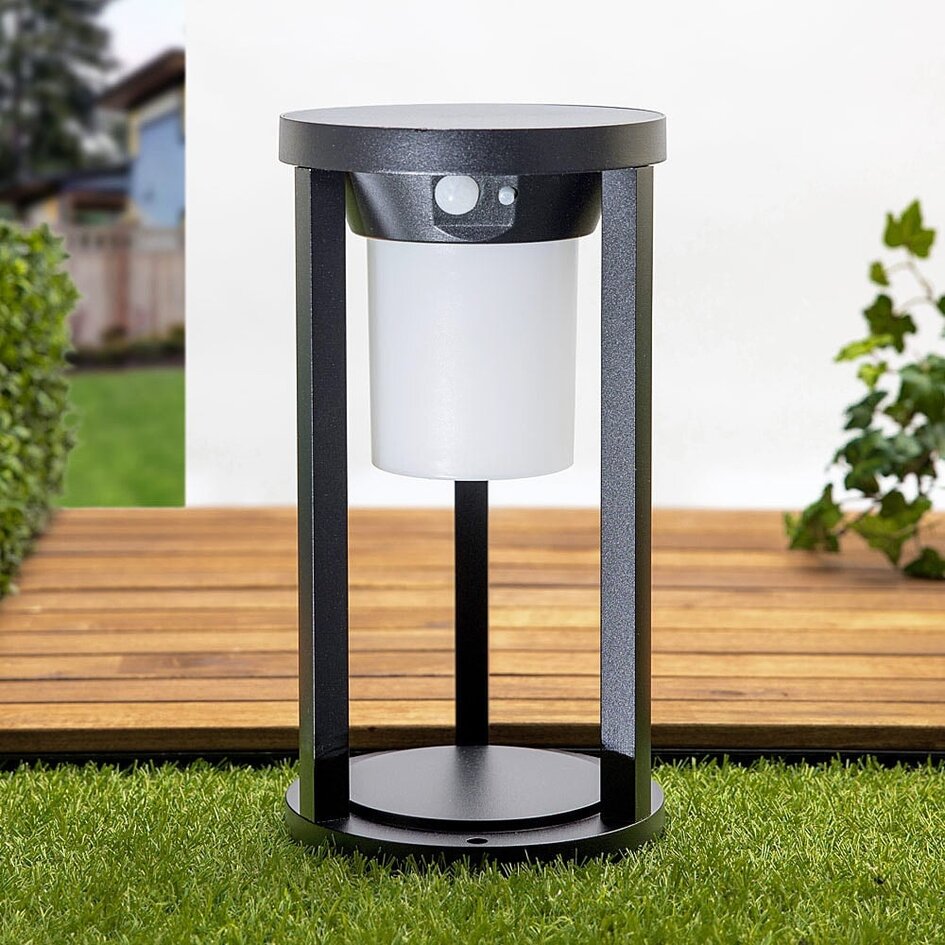 Solcellsdriven stående utomhuslampa Chiara med sensor - svart med integrerad LED