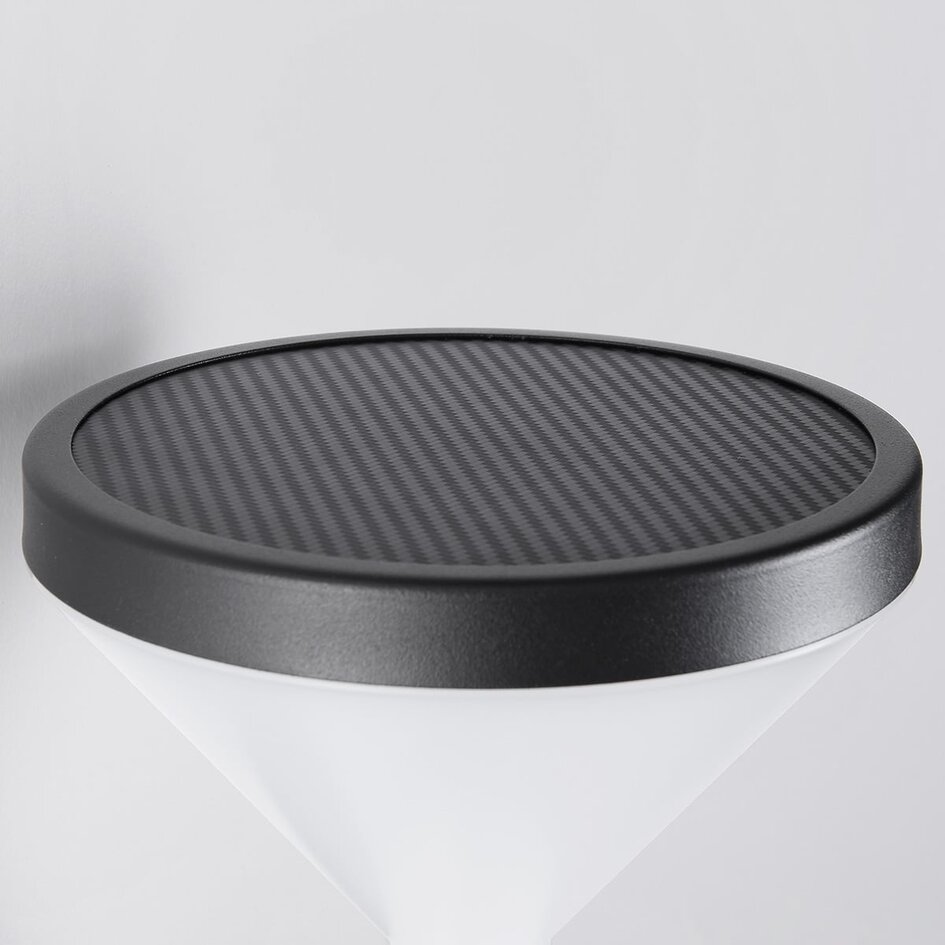 Modern solcellsvägglampa för utomhusbruk i svart med sensor - Chandler