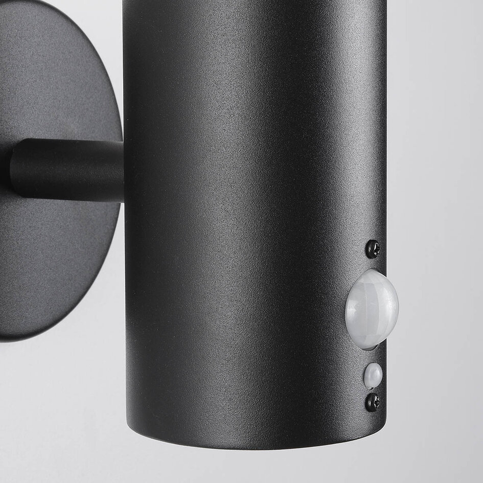 Modern solcellsvägglampa för utomhusbruk i svart med sensor - Chandler