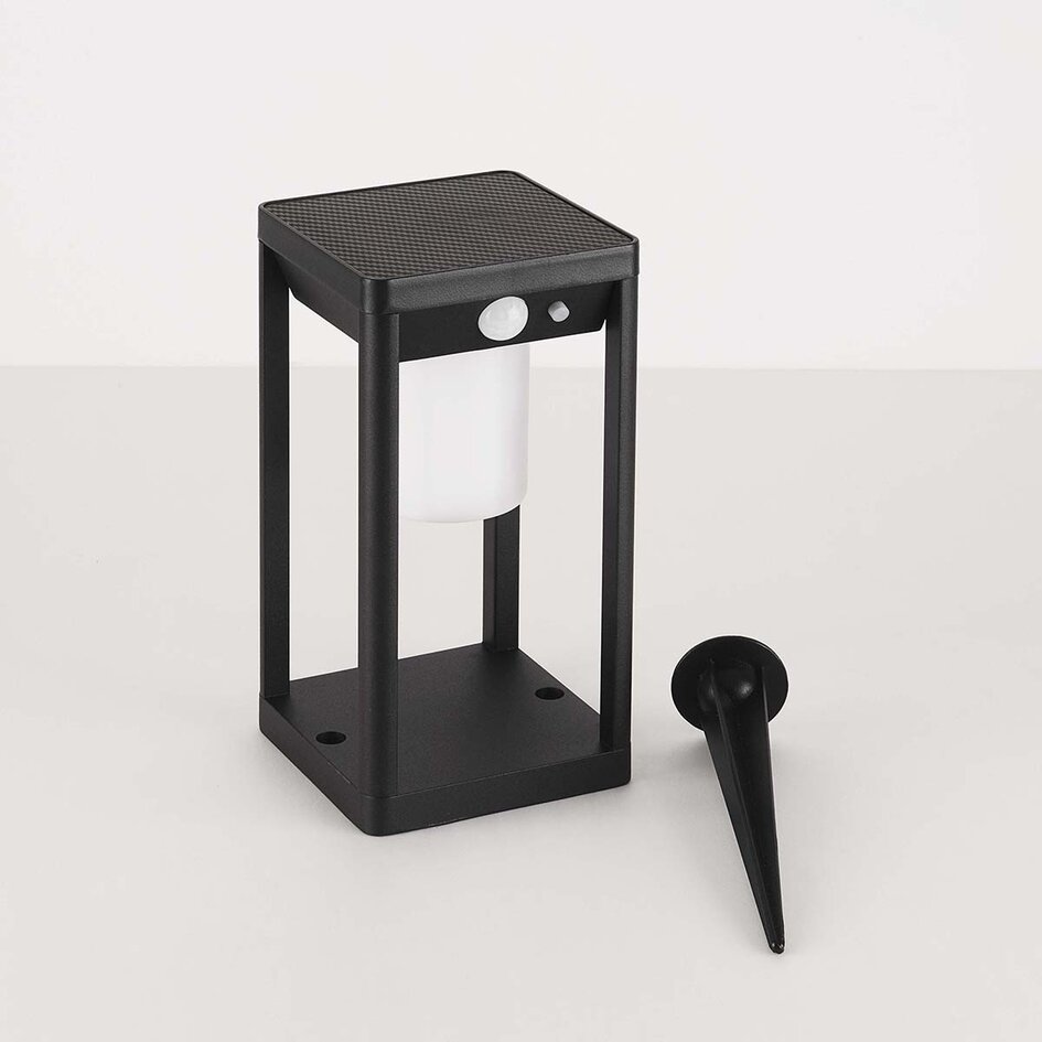 Solcellsdriven stående utomhuslampa Sparky med sensor - svart med integrerad LED