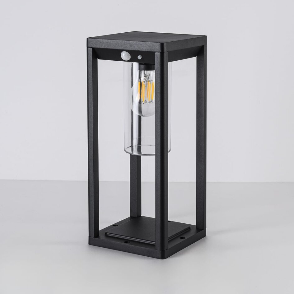 Solcellsdriven stående utomhuslampa Illumina med sensor - svart