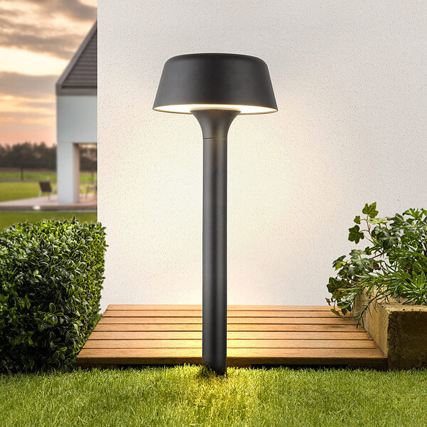 Modern solcellsdriven stående utomhuslampa i svart - Lunar
