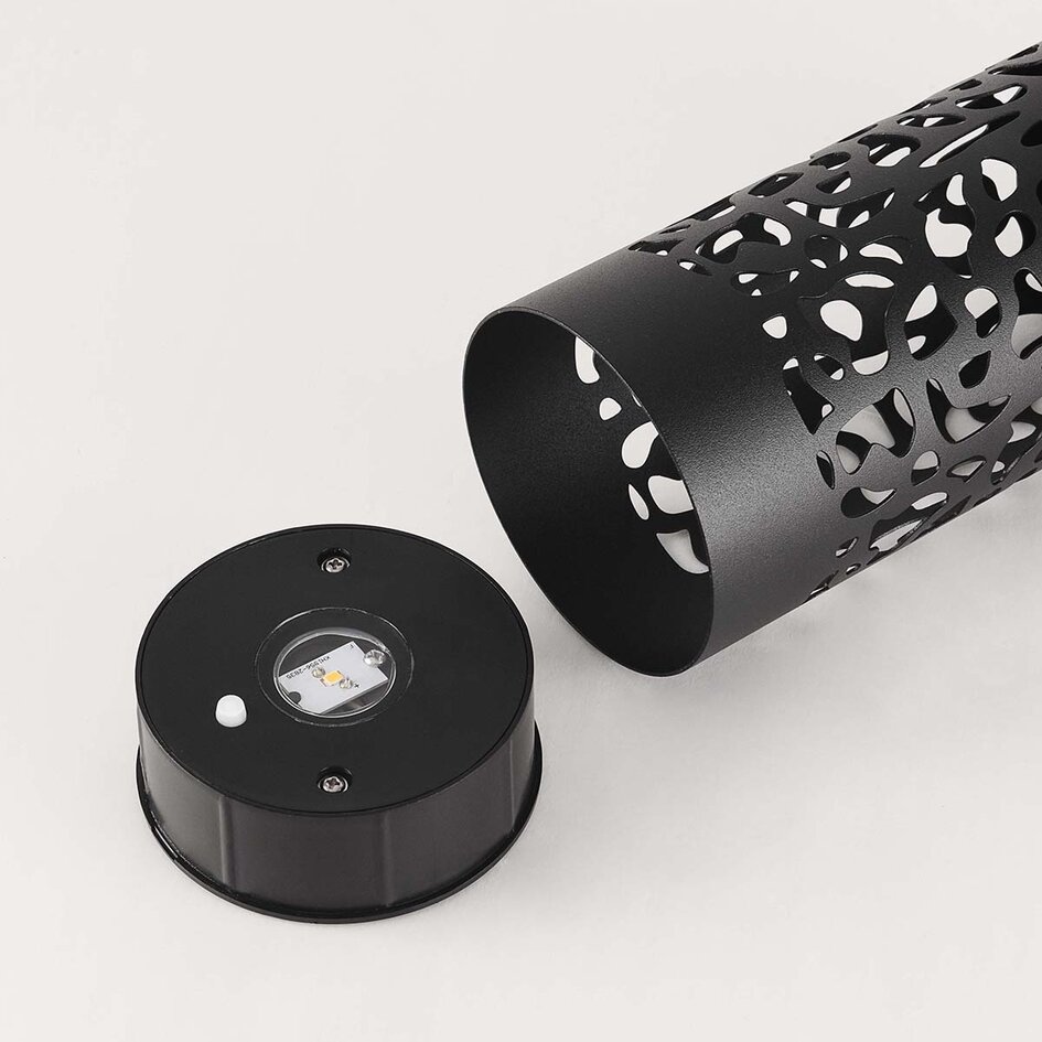 Designad solcellsdriven trädgårdsspotlight i svart - Aurora