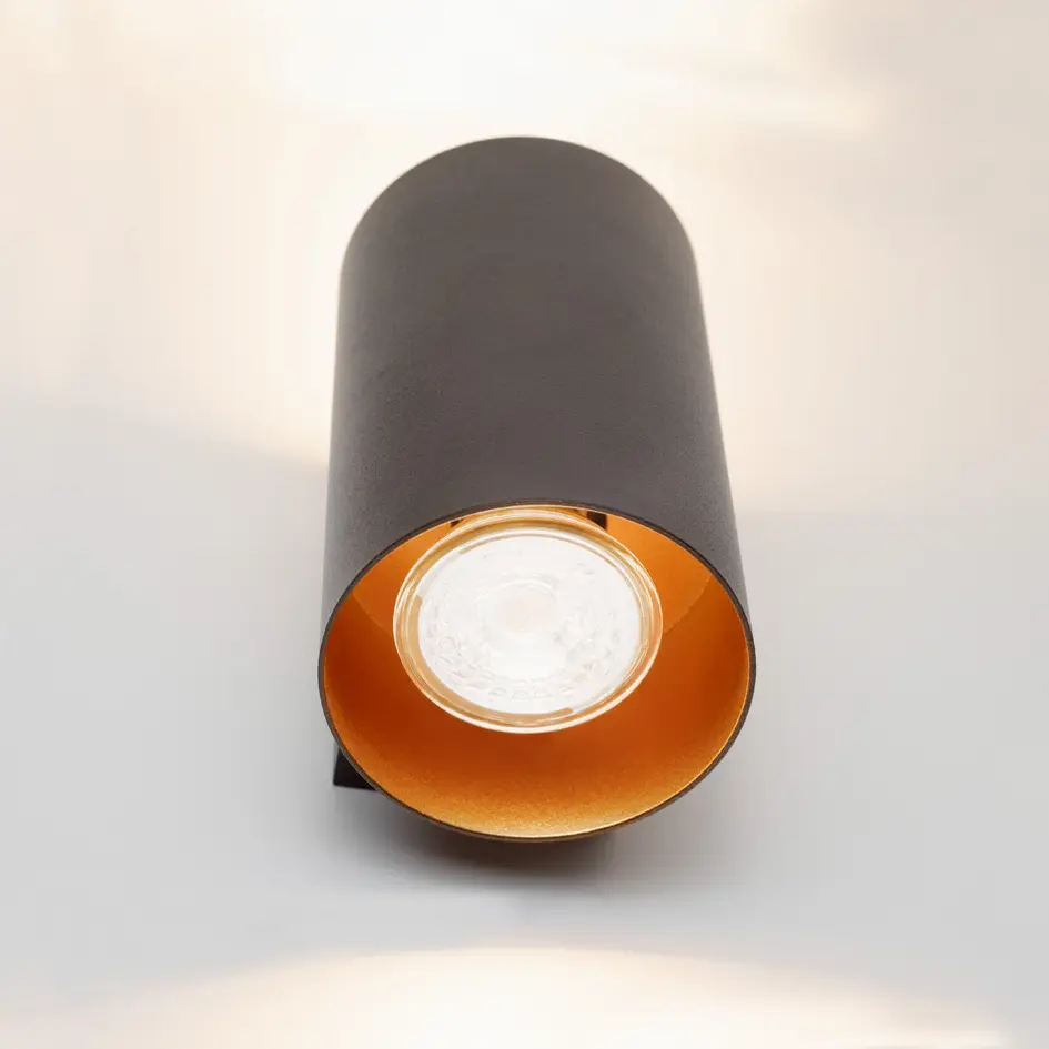 Modern vägglampa Meg i svart med guldfärgad insida