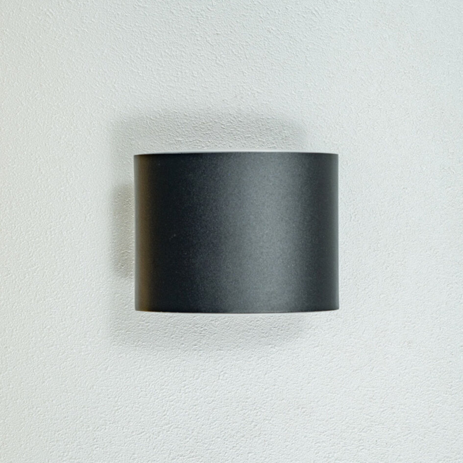 Utomhusvägglampa Faye - svart med integrerad LED