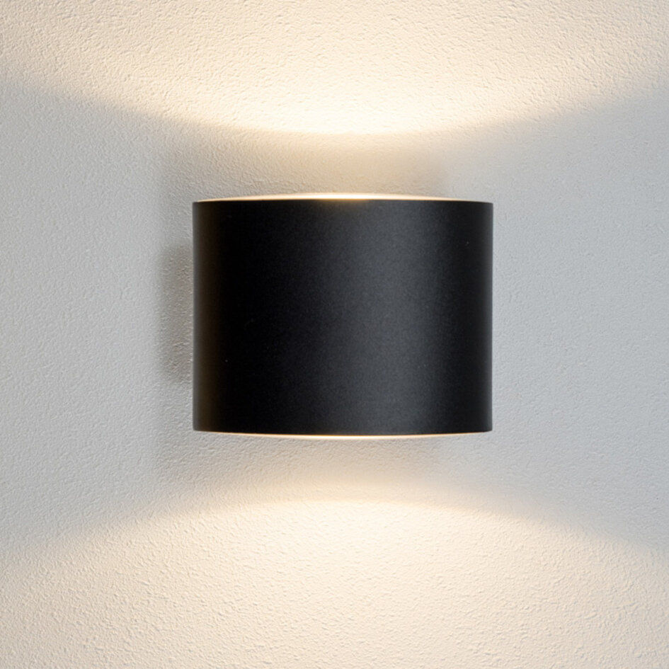 Utomhusvägglampa Faye - svart med integrerad LED