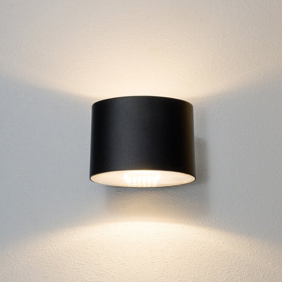 Utomhusvägglampa Faye - svart med integrerad LED