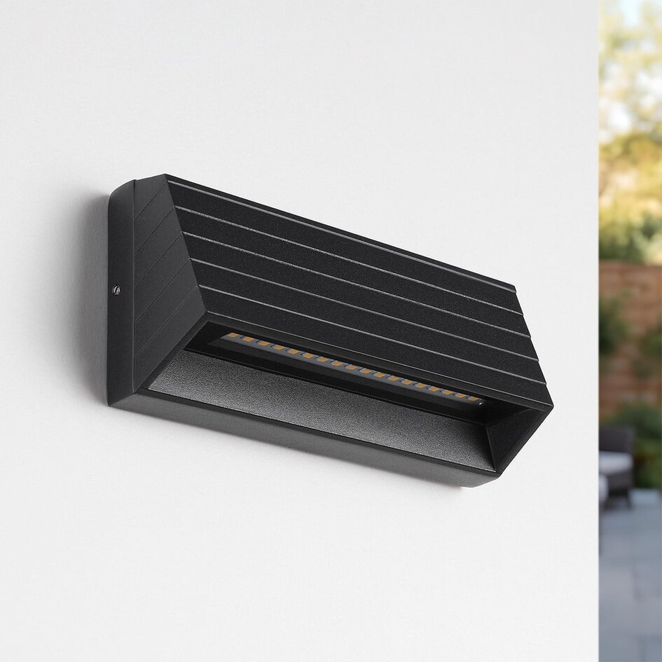 Industriell utomhusvägglampa Jane - svart med integrerad LED