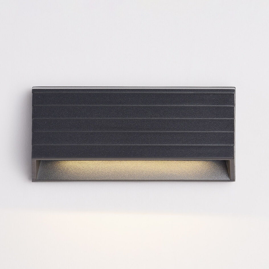 Industriell utomhusvägglampa Jane - svart med integrerad LED