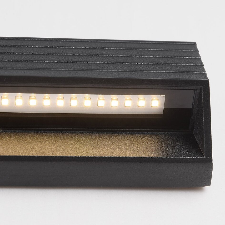 Industriell utomhusvägglampa Jane - svart med integrerad LED