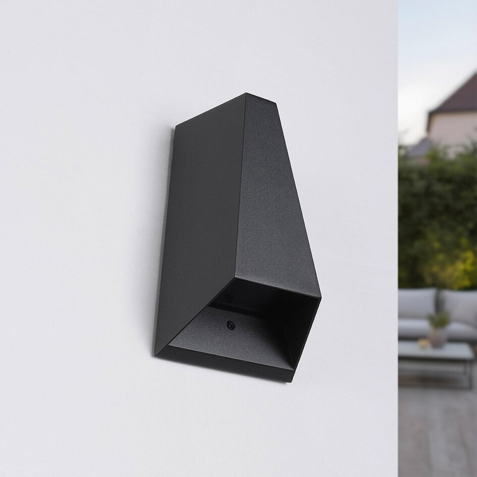 Designad utomhusvägglampa Quinn - svart med integrerad LED