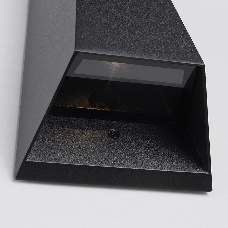 Designad utomhusvägglampa Quinn - svart med integrerad LED