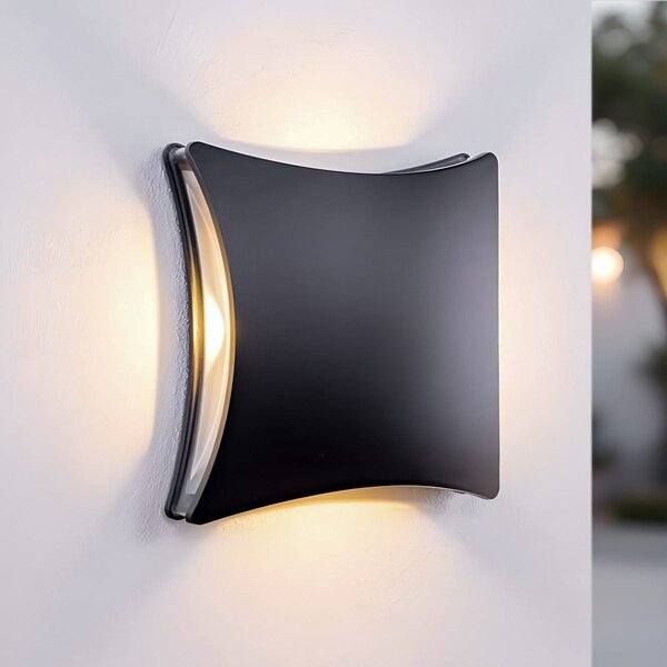 Kvadratisk utomhusvägglampa Ross med fyra lampor - svart med integrerad LED