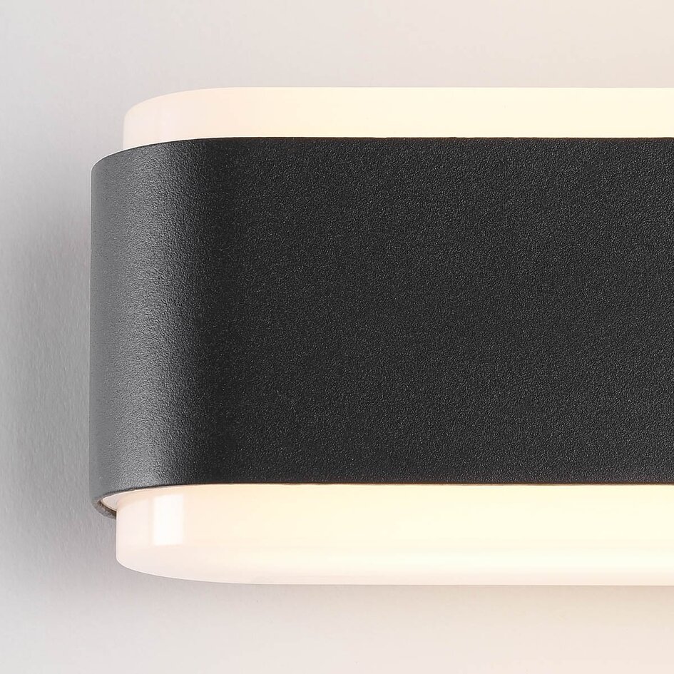 Designad utomhusvägglampa Cale - svart med integrerad LED