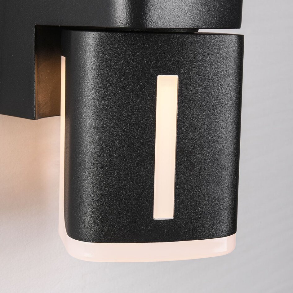 Justerbar utomhusvägglampa Bobby - svart med integrerad LED