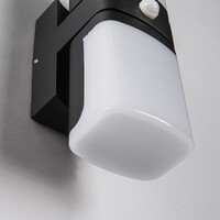 Justerbar utomhusvägglampa Bobby med sensor - svart med integrerad LED
