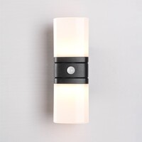 Justerbar utomhusvägglampa Bobby med sensor - svart med integrerad LED