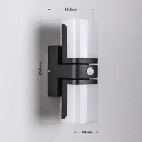 Justerbar utomhusvägglampa Bobby med sensor - svart med integrerad LED