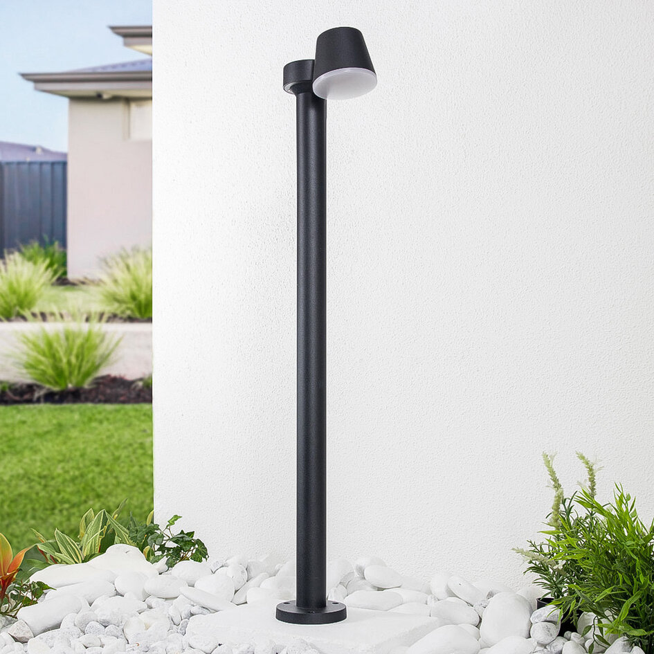 Justerbar stående utomhuslampa Cooper - svart med integrerad LED