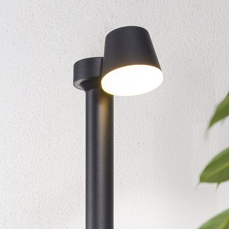 Justerbar stående utomhuslampa Cooper - svart med integrerad LED