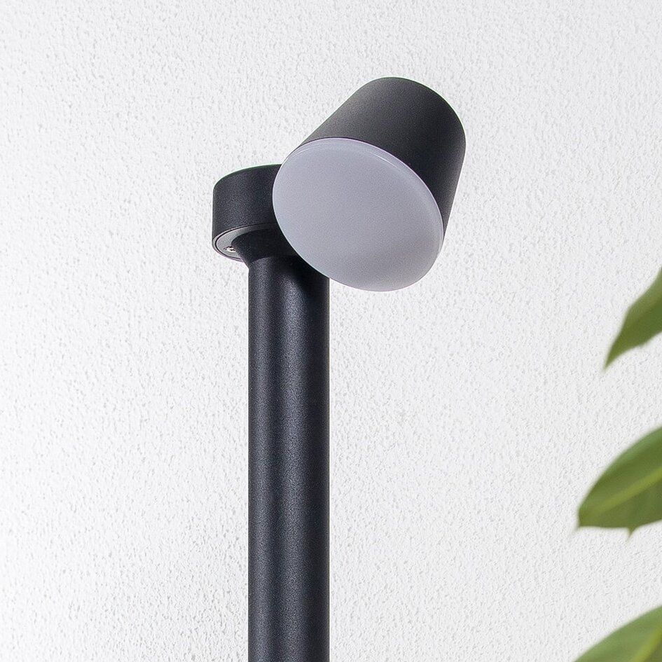 Justerbar stående utomhuslampa Cooper - svart med integrerad LED